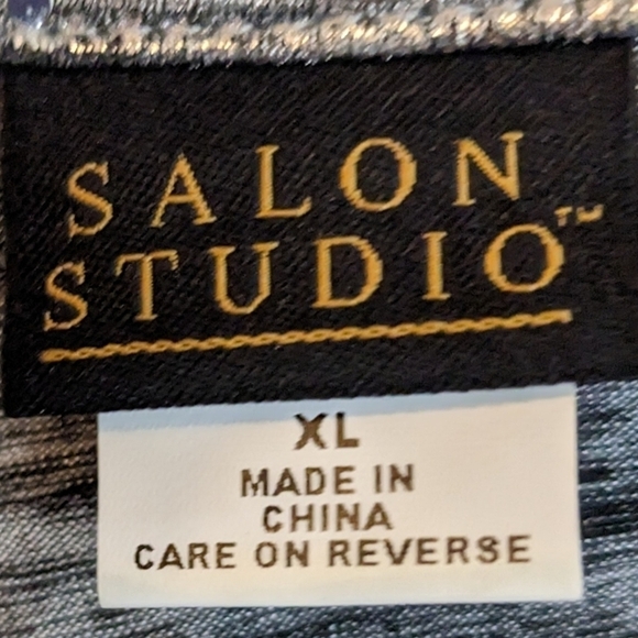 Pre-owned salon studio extra large long sleeve shiny silver and black shirt, TC - Picture 3 of 3